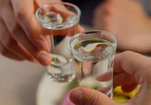 Alkohol wciąż wysyła Polaków na L4. W pół roku 4,7 tys. zwolnień z kodem C