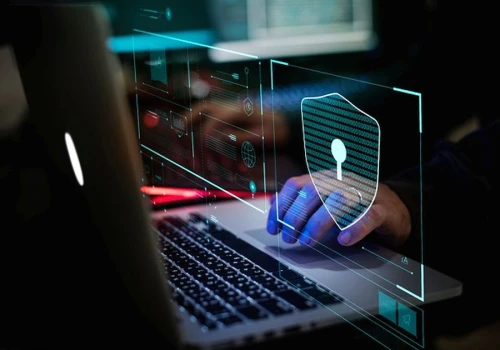 Film zniknął, pytania o cyberatak zostały