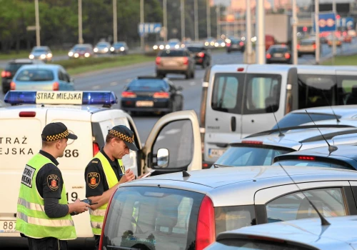 Nowe uprawnienia straży miejskiej już obowiązują. Kierowca może dostać nawet 3000 zł mandatu
