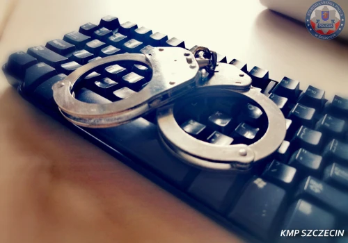 Uciekał przed policją. 16-latek miał przy sobie maczetę i gaz