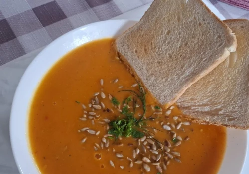 Nie ma prostszego przepisu na zupę z dyni. Rozgrzewa i smakuje obłędnie