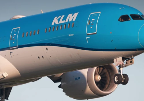 Były szef KLM ładował powerbank w samolocie. Maszyna zawróciła nad Atlantykiem