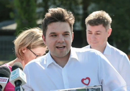 Dlaczego prokuratura wciąż nie przesłuchała Kacprzyka? 