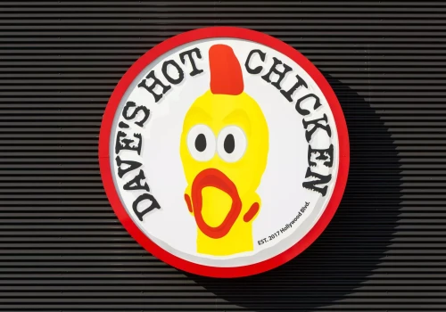 Do Polski wchodzi kolejna sieć QSR. Znamy plany Dave’s Hot Chicken