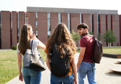 Studenci ruszają do pracy. Oferty czekają, a stawki sięgają 200 zł za godzinę