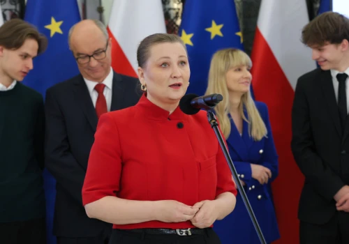 Fasolka na obiad to nie ideologia. Rząd nie wycofa diety ze szkół