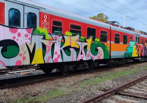 Pomalował pociąg. Został zatrzymany na gorącym uczynku przez dzielnicowych
