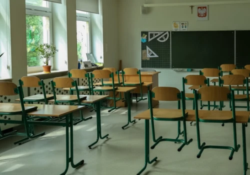 Nowe wytyczne dla szkół po alarmach z 17 września. Dokument prawie gotowy