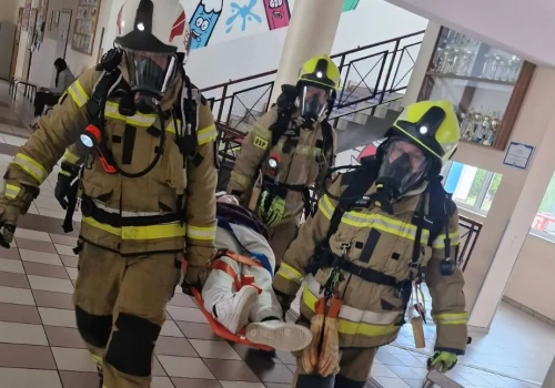 Uczniowie i pracownicy opuścili szkołę, wkroczyli strażacy