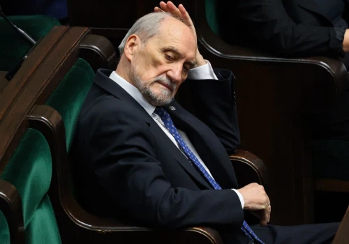 Rusza śledztwo. Macierewicz usłyszy zarzuty za akcję pod AWS? „Pan nie ma prawa mnie powstrzymywać”