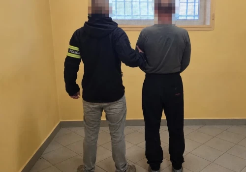 100 000 zł w pudełku po ciastkach. Mieszkanka Giszowca myślała, że bierze udział w policyjnej akcji