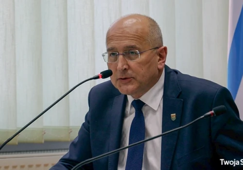„Żyjemy w przedziwnej krainie”. Radny o projekcie „kibla” za 200 000 zł.