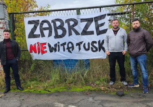Dzisiaj do Zabrza podobno ma przyjechać Tusk. Na płocie pojawił się transparent