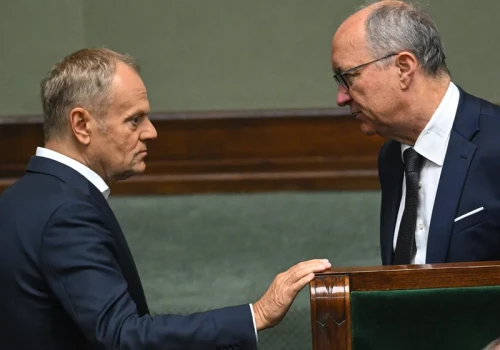Rośnie poparcie dla KO, ale Tusk traci władzę. Są wyniki nowego sondażu
