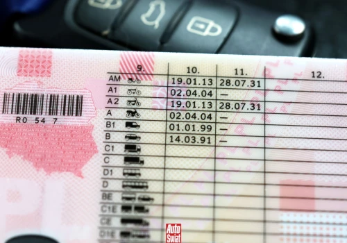 Zdali egzamin, a i tak zabierają im prawa jazdy. Powód jest bulwersujący