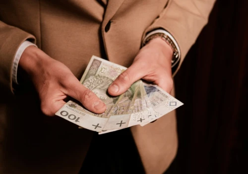 Polska waluta słabnie. Co działa dziś na niekorzyść złotego?