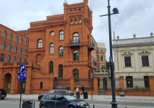 Kiedyś był sercem imperium przemysłowego. Teraz działa jako biurowiec