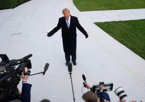 Sąd każe Trumpowi się wycofać. Nie odpuści? 