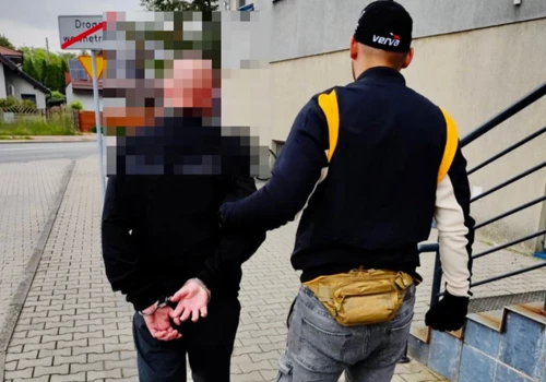 Odebrał od seniorki 20 tysięcy złotych. Kryminalni namierzyli „odbieraka”