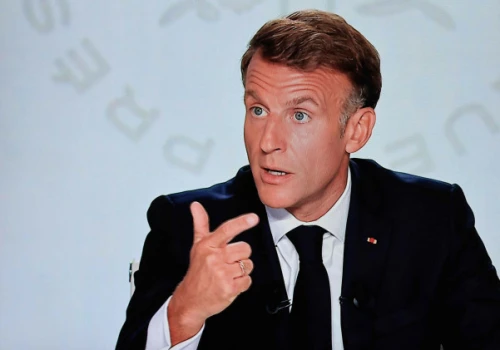 „Rosja organizuje się w celu nowej mobilizacji”. Macron ostrzega