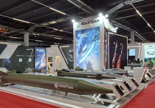 280 km zasięgu i 470 kg głowicy. Khan od Roketsana na MSPO 2026