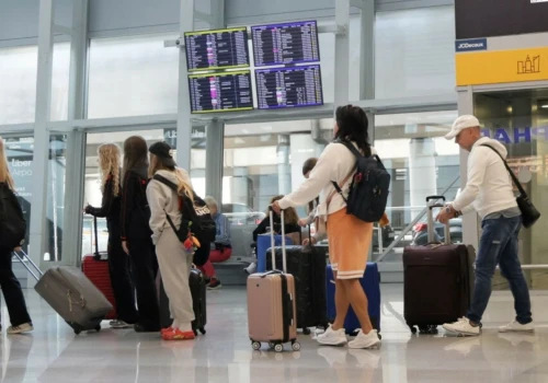 Turysta z Azji wyciągnął aparat na lotnisku Chopina. Interweniowały służby, dostał 500 zł mandatu