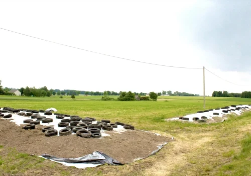 Rolnicy kładą je na pryzmach od lat. Za brak zezwolenia grozi nawet milion zł kary