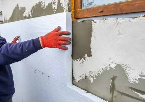 Dom dostał 20 cm styropianu, a w środku nadal chłodno. Problemem był błąd ekipy od ociepleń