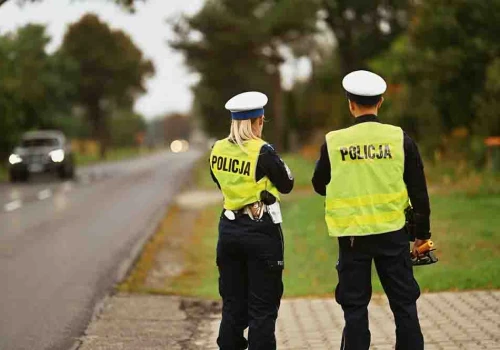 14-latek prowadził samochód. Obok siedział jego matka, a z tyłu 8-latek