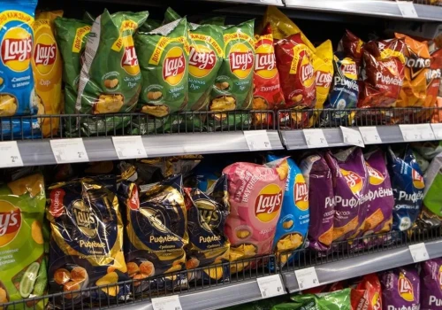 PepsiCo wycofuje się z obniżek. Chipsy i napoje podrożeją