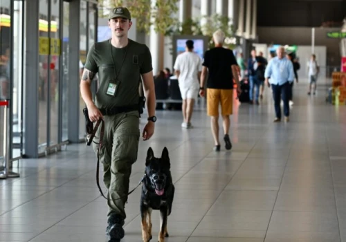 „Oprócz bomby i noży nie mam nic niebezpiecznego”. Pasażer nie poleciał do Włoch