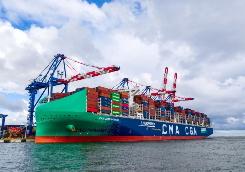 Nowoczesny CMA CGM Pantheon zawinął do Gdańska, a w PLO kolejna zmiana prezesa