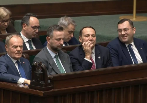 Czerwona kartka dla rządu Tuska. Tak w najnowszym sondażu ocenili go Polacy