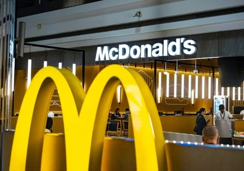 McDonald’s powalczy z gigantami handlu o miliard dolarów z retail media