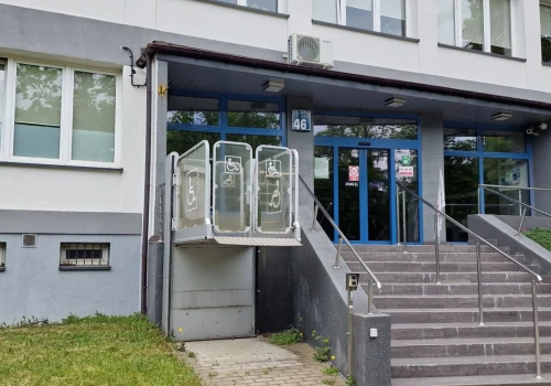 Cztery zdarzenia drogowe w Tychach – w tym niebezpieczna sytuacja z autobusem. Policja apeluje do świadków