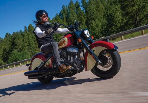 MontowniaCafé jeszcze przed otwarciem z pierwszą motocyklową premierą limitowanego Indiana Chiefa Vintage Sturgis