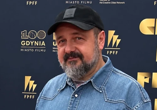 Arkadiusz Jakubik przeżył to razem z synami. Po seansie filmu polały się łzy