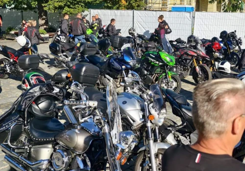 Motocykle opanowały Ostrów. Zakończenie sezonu przyciągnęło tłumy, a pogoda dopisała (ZDJĘCIA)