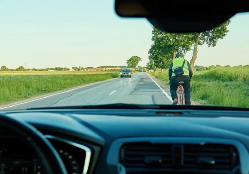 Nowe zasady w Hiszpanii. Przy rowerzyście trzeba zwolnić o 20 km/h