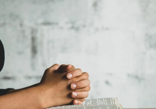 Myślisz, że TikTok to tylko rozrywka? Tu czytają Biblię i modlą się