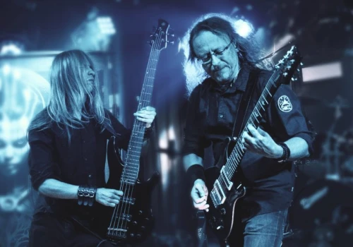 Ojciec kupił mu gitarę, gdy miał 4 lata. Dziś grają razem w metalowym zespole