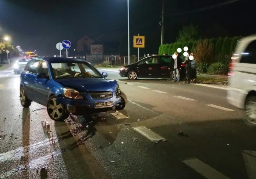 Zderzenie aut na trasie krajowej. Ranna kobieta