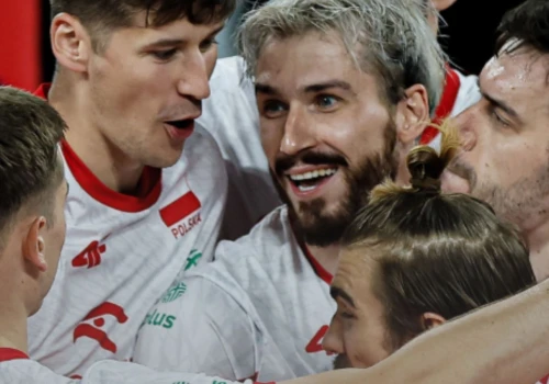 Ogromne emocje w końcówce pierwszego seta finału Polska - Francja. Dwie decyzje sędziego zmieniły wszystko