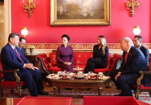 Xi Jinping i Peng Liyuan spotkali się przy filiżance herbaty z prezydentem USA i jego małżonką