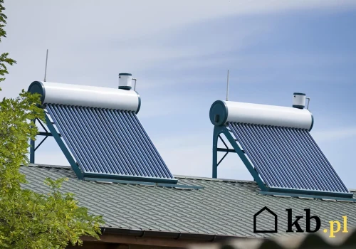 Nie produkują ani jednej kWh prądu. Mimo to nadal trafiają na dachy polskich domów