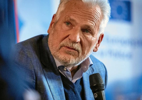 Kwaśniewski udzielił rady Nawrockiemu. 