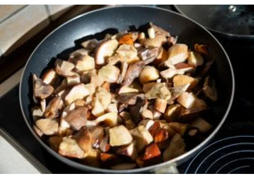 Tak zawsze smażę grzyby. Są jędrne, aromatyczne i ładnie się rumienią
