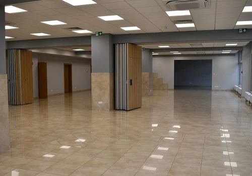 Starostwo Powiatowe w Krośnie po przebudowie. Nowa sala konferencyjna i biura