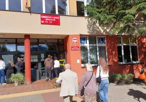 Wybory prezydenta Krakowa. Trwa głosowanie, jedno złamanie ciszy wyborczej