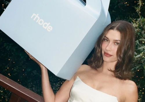 Rhode od Hailey Bieber wchodzi do Polski. Sephora ogłosiła już ceny